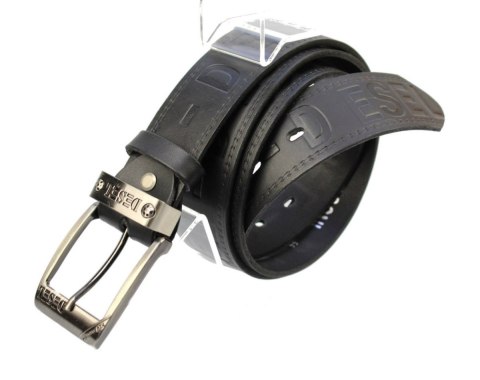 Pasek Skórzany COMPLEX (PL) Tłoczony Napis "DESEL" Skóra Licowa EXTRA 40 mm CZARNY Pasek Skórzany COMPLEX (PL) Tłoczony Napis "DESEL" Skóra Licowa EXTRA 40 mm CZARNY