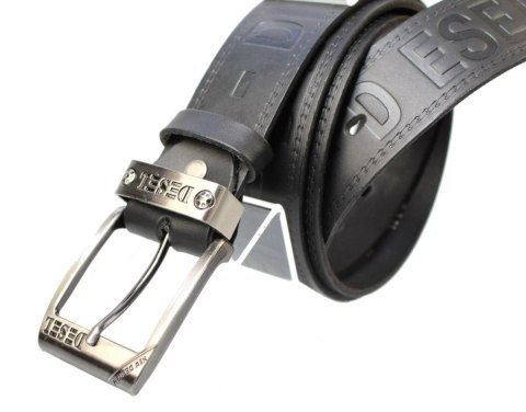 Pasek Skórzany COMPLEX (PL) Tłoczony Napis "DESEL" Skóra Licowa EXTRA 40 mm CZARNY Pasek Skórzany COMPLEX (PL) Tłoczony Napis "DESEL" Skóra Licowa EXTRA 40 mm CZARNY