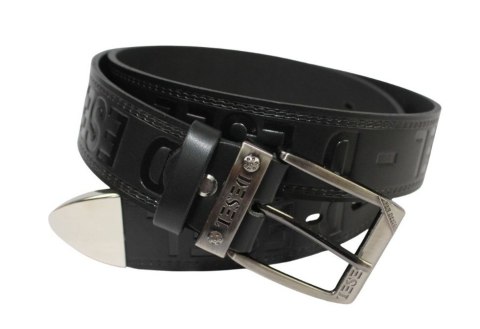 Pasek Skórzany PAS-MAX (PL) Tłoczony "DESEL" Z Metalową Końcówką Skóra Licowa EXTRA 40 mm CZARNY Imitacja Szycia Cienką Nitką Pasek Skórzany PAS-MAX (PL) Tłoczony "DESEL" Z Metalową Końcówką Skóra Licowa EXTRA 40 mm CZARNY Imitacja Szycia Cienką Nitką