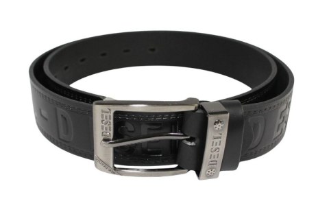 Pasek Skórzany PAS-MAX (PL) Tłoczony "DESEL" Z Metalową Końcówką Skóra Licowa EXTRA 40 mm CZARNY Imitacja Szycia Cienką Nitką Pasek Skórzany PAS-MAX (PL) Tłoczony "DESEL" Z Metalową Końcówką Skóra Licowa EXTRA 40 mm CZARNY Imitacja Szycia Cienką Nitką